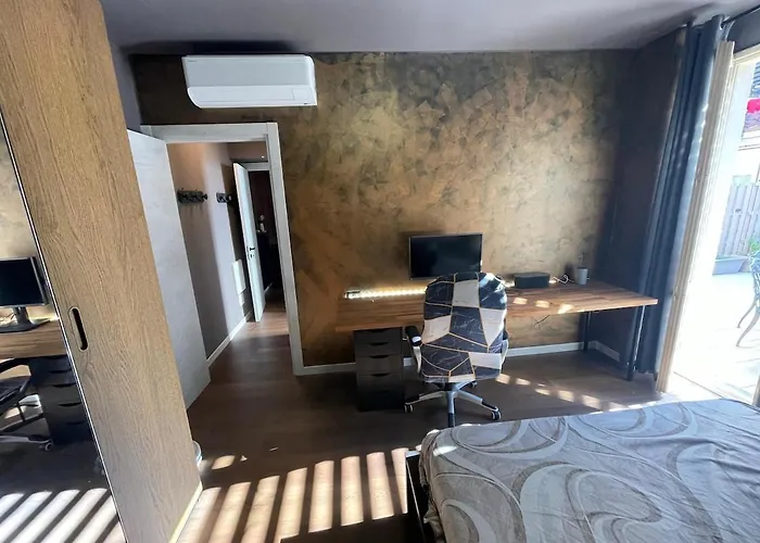 With Large Terrace In The Historic Center Appartamento *