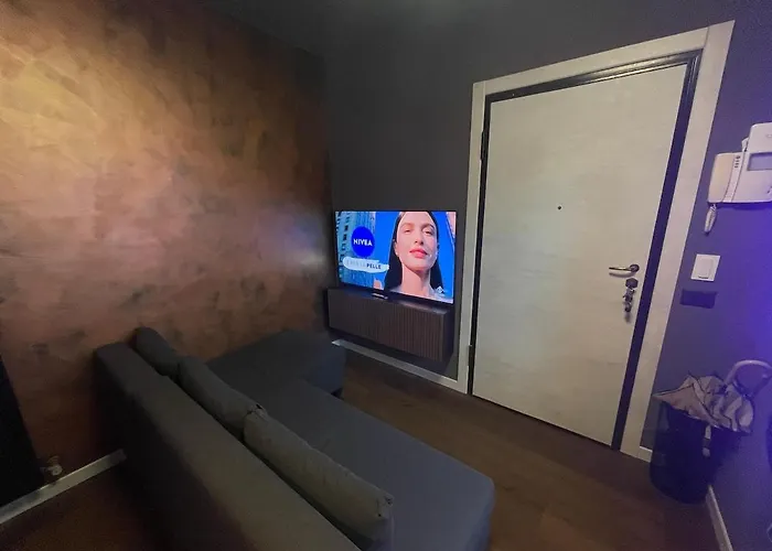 With Large Terrace In The Historic Center Appartamento Lecco