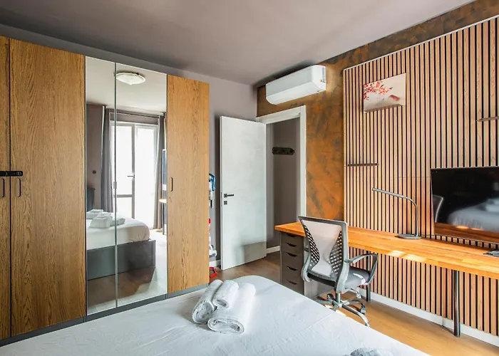 With Large Terrace In The Historic Center Apartment Lecco