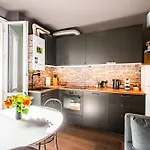 Apartman - Old Town Terrace - 3 Min From And Station