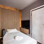 - Old Town Terrace - 3 Min From And Station Apartment *